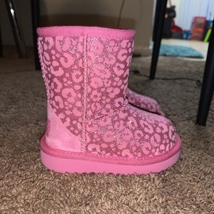 NWOT Uggs Sz 6c